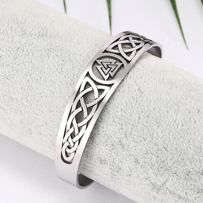 Raven's Wing Wrap