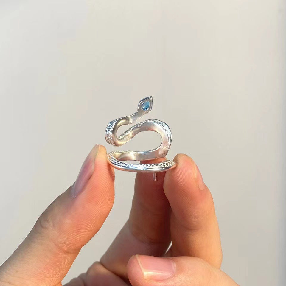 Serpentine Sapphire Loop