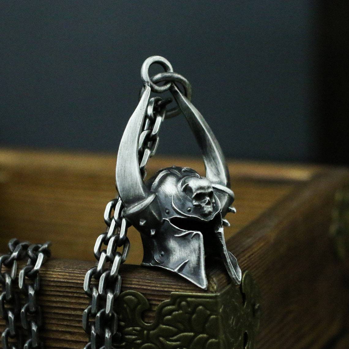 Helm of Valor Elegance