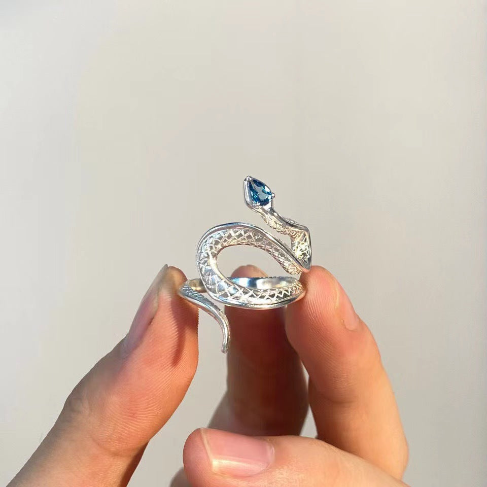 Serpentine Sapphire Loop