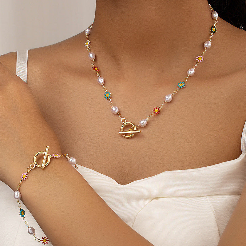 Commuter Colorful Daisy Bracelet And Necklace Set